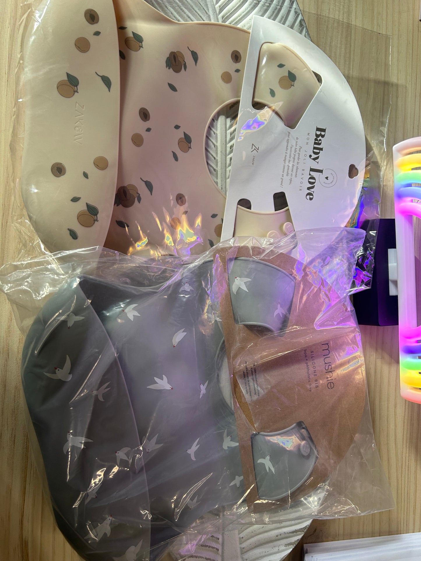 Lot : 2 Bavoirs en silicone