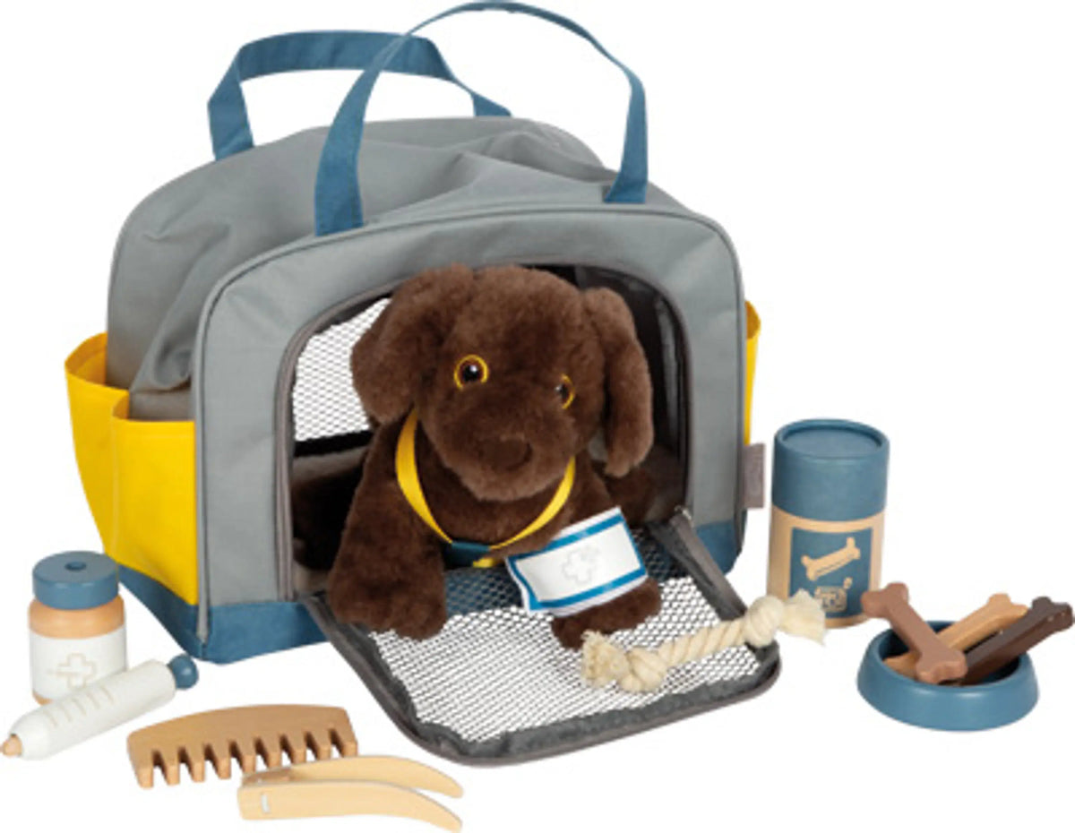 Chien avec sac et kit de soins