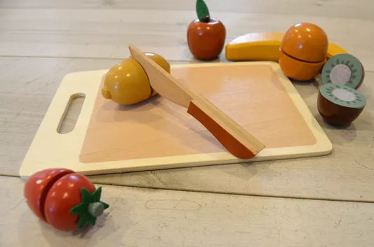 Set de découpe en bois avec fruits