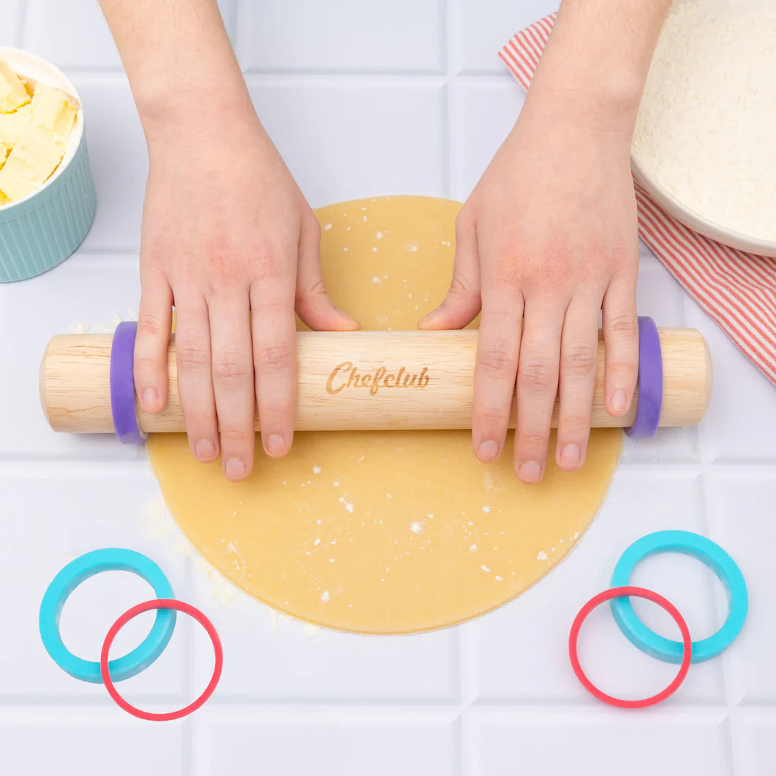 Rouleau à pâtisserie avec anneaux ajustables