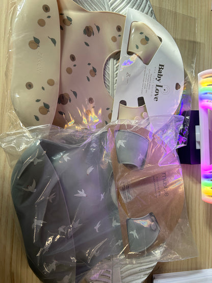 Lot : 2 Bavoirs en silicone