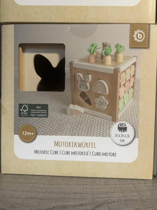 Cube d’activité en bois